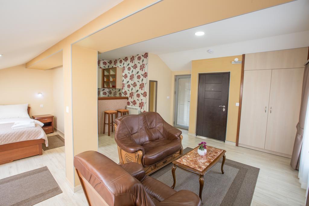 Apartmani Mg Nikšić Esterno foto